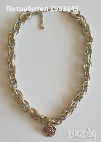 Сребристо колие с дебела верижка и медальон