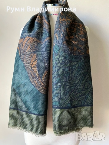 Тъмнозелен шал Revillon Paris с леопардов принт от 70 % вълна и 30 % коприна, снимка 10 - Шалове - 47756237