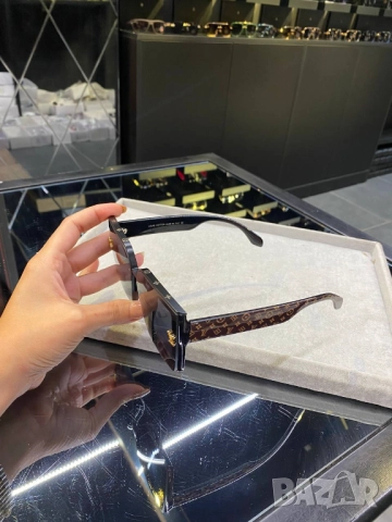 очила с черен обикновен калъф и ув защита cartier chanel, снимка 2 - Слънчеви и диоптрични очила - 51450884