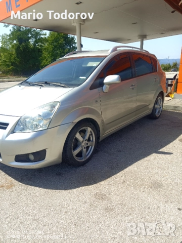 Тойота Корола Версо 2.2 D4D, снимка 3 - Автомобили и джипове - 52875793