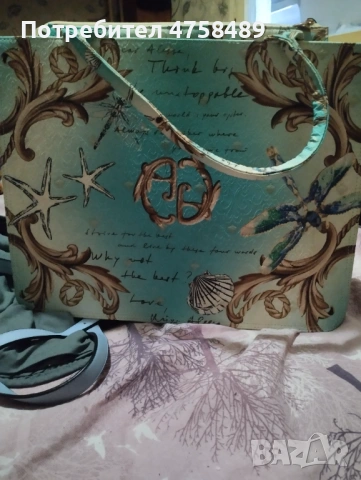 Едната е на паусе джиинс, две са на алеса и другата е на guss, снимка 2 - Чанти - 53752351