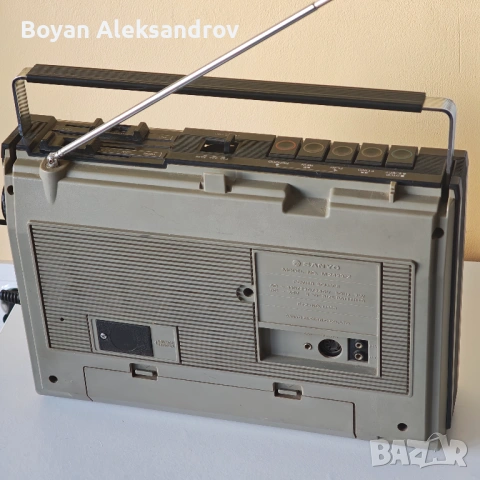 SANYO M2429FZ – винтидж радио‑касетофон, 1982г., снимка 8 - Радиокасетофони, транзистори - 53647879