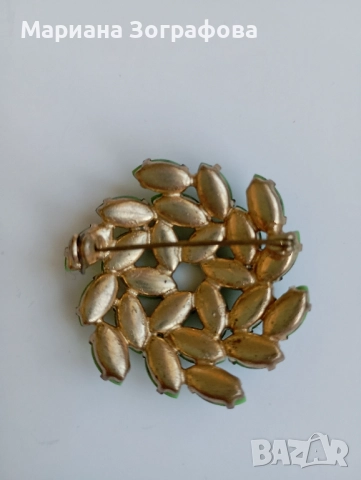 Старинни брошки 7 бр., - Сребърни обеци и медальони 1970-80, Пръстени с чешки камъни "Оптима" 80 г., снимка 2 - Антикварни и старинни предмети - 48819592