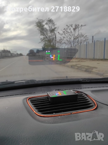 Автомобилен Head Up Display( HUD). Универсален. Универсален цифров Спидометър КМ/Н