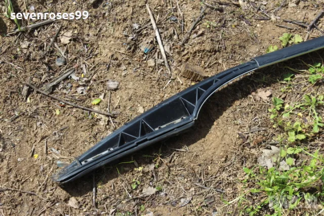 Релса багажник лява Пежо 307 2002 Peugeot 307 SW комби , снимка 2 - Части - 50225558