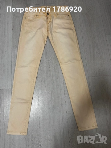 Бежови skinny дънки с ниска талия