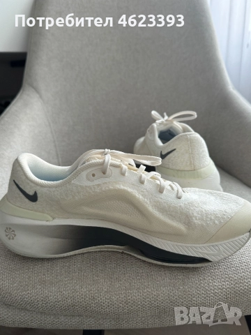 Бели маратонки Nike, снимка 4 - Маратонки - 52419720
