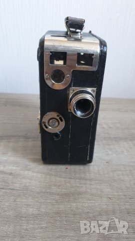 Камера Cine Nizo 8E, снимка 2 - Антикварни и старинни предмети - 42500619