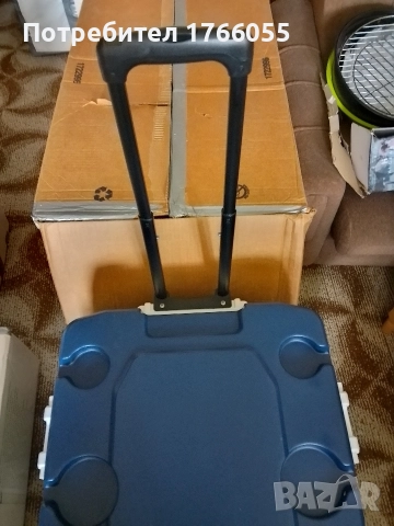 IGLOO Хладилна кутия MaxCold Latitude 62 Qt Roller Cooler, снимка 5 - Хладилни чанти - 52869765