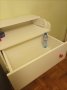 Детско шкафче с три чекмеджета и плот за повиване на бебета
