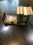 Изящна  ръчно резбована поставка за книги от червено дърво., снимка 3