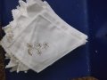 Нови бели носни кърпички с нежна украса, снимка 1 - Колекции - 41536781