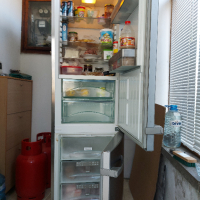Хладилник с фризер Миеле, снимка 3 - Хладилници - 44600973