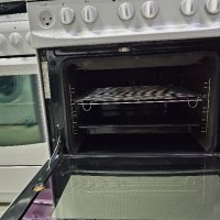 готварска печка с керамичен плот Electrolux , снимка 2 - Печки, фурни - 42334837