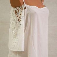 Бяла дамска блуза с ефектна дантела на ръкавите Urban Touch - XL, снимка 4 - Блузи с дълъг ръкав и пуловери - 42604423