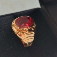 Златен пръстен 14к с гема(камея)изработена на натурален рубин., снимка 4 - Пръстени - 44478917