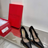 Valentino (реплика) 61, снимка 8 - Дамски обувки на ток - 44518377
