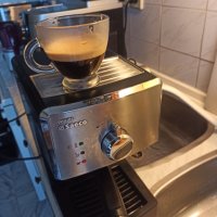 Кафемашина Саеко Поемия с ръкохватка с крема диск, работи перфектно и прави страхотно кафе , снимка 2 - Кафемашини - 41454259
