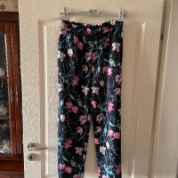 Нов спортно елегантен панталон флорален десен градински цветя XL ХЛ , снимка 2 - Панталони - 41352183