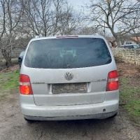 Volkswagen Touran 1.6 FSI на части, снимка 2 - Автомобили и джипове - 44824720