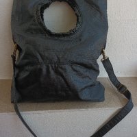 Черна дамска чанта от естествена кожа, снимка 5 - Чанти - 41520456