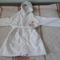 Памучен халат Boomerang за 5, 6 годишно дете, снимка 1 - Хавлии и халати - 34257875
