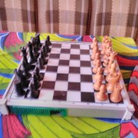 Шах с фигури и професионална дъска от 70-те години., снимка 1 - Шах и табла - 39967228