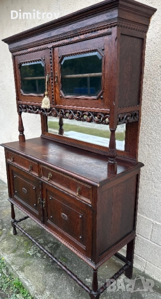 Античен бюфет от масивен дъб с огледало и дърворезба, снимка 1