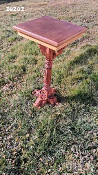 Маса помощна с дърворезба, снимка 1