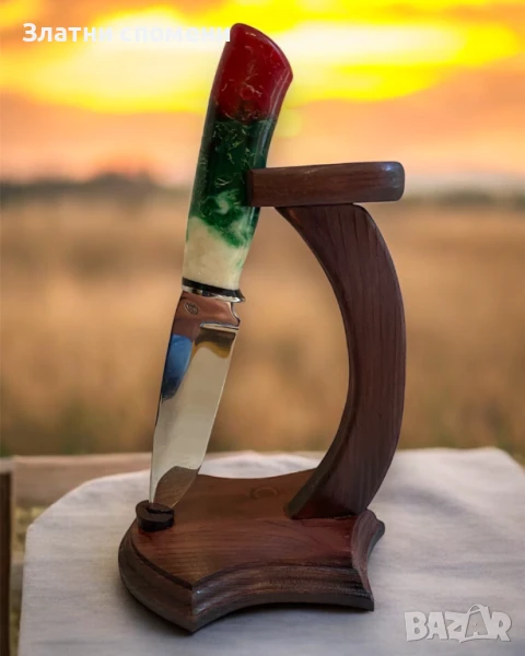 Ръчно изработена стойка за нож – за ценители и колекционери, снимка 1