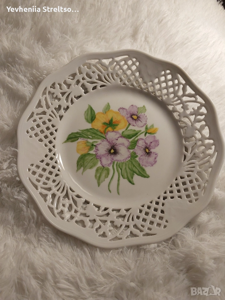 Керамическое блюдо с ажурными краями и цветочным рисунком, снимка 1