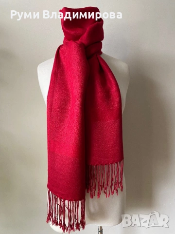 Наситено червен шал от 70 % пашмина и 30 % коприна, снимка 3 - Шалове - 53517839