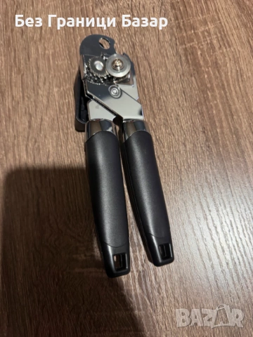 Нова Ръчна отварачка за консерви, метална, с ергономични дръжки и остър нож, снимка 2 - Аксесоари за кухня - 53130600