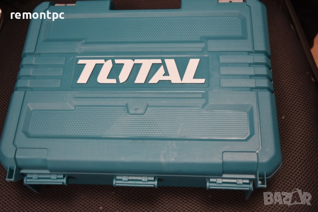 Акумулаторен комплект - безчетков Total + зарядно и две батерии, снимка 2 - Винтоверти - 53799491