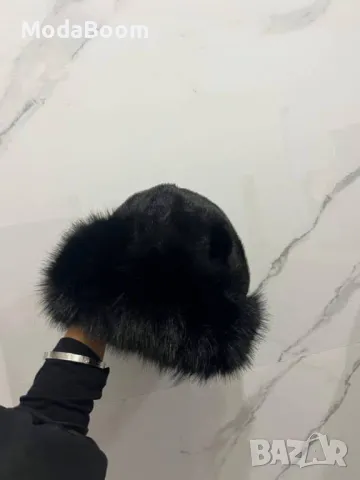 Черна зимна дамска шапка , снимка 2 - Шапки - 48696598