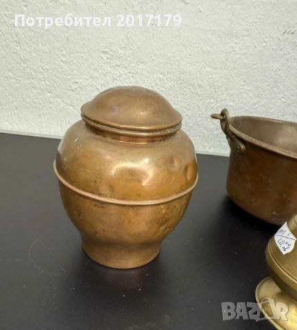 красива стара медна купа с капак