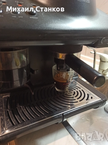 Полуавтоматична кафе машина с вградена кафемелсчка , снимка 3 - Кафемашини - 52560151
