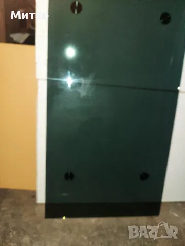 Стъклен плот за маса с алуминиеви приставки за крака