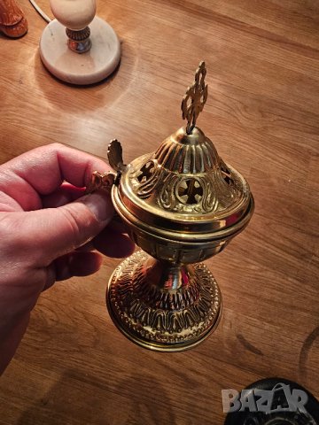 метално кадило с кръстове , кадило, тамянник 15 см за колекционери и ценители .