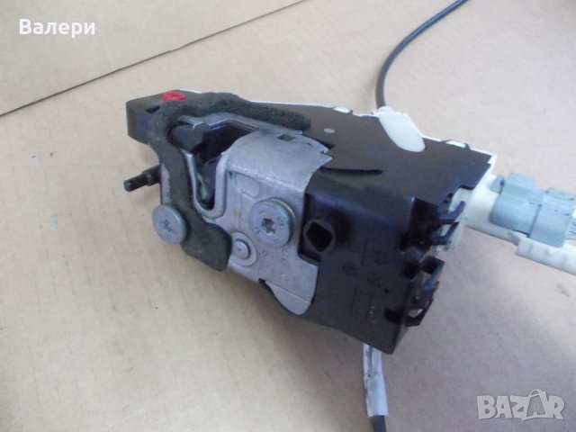 PEUGEOT 407 SW брава за задна лява врата 96 813 373 80