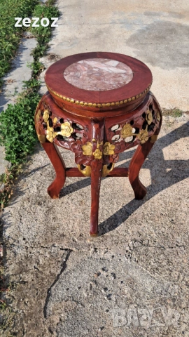 Махагонова масичка с мрамор