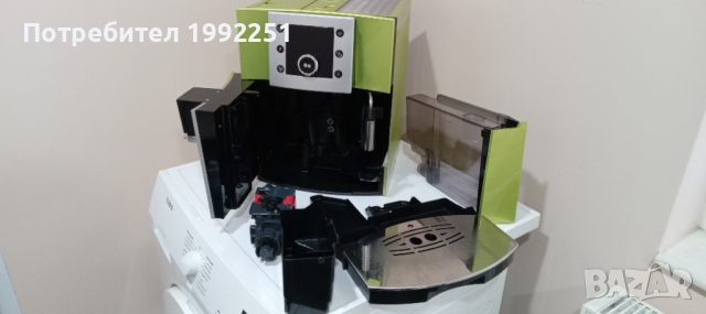 Кафеавтомат / кафемашина - робот. НОМЕР 10. Delonghi Perfecta. Type ESAM5400.GR. Работи с мляно и ка, снимка 5 - Кафемашини - 44602700