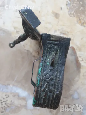 Малка много стара френска ренесансова барутница-паласка-фишеклък/кутия с капак 10см, снимка 5 - Антикварни и старинни предмети - 50328479