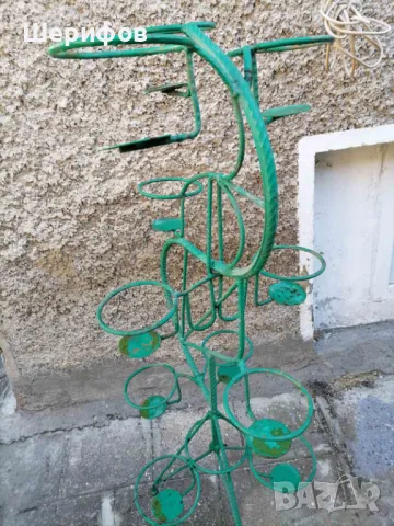 Продавам метален цветарник, снимка 2 - Саксии и кашпи - 47999612