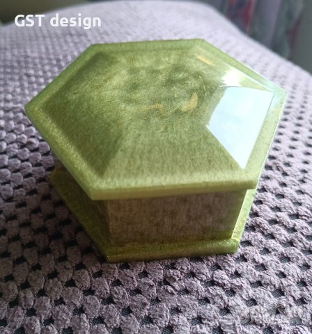 Кутия Кутийка За Бижута Епоксидна Смола Нефрит И Злато Пигмент Ръчна Изработка