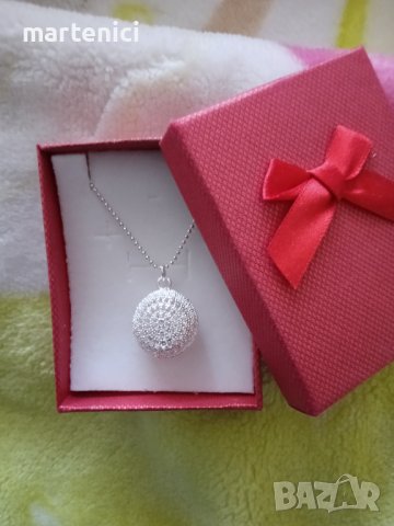 Ново, сребърно колие с масивно топче филигран и кутия.