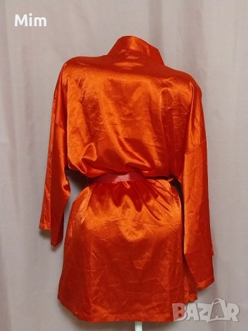 М/L Червен, сатенен ,къс халат , снимка 3 - Нощници - 52461733