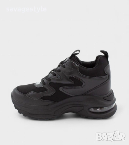 Дамски маратонки в черно с висока подметка 