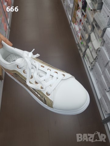 Обувки, снимка 4 - Дамски ежедневни обувки - 42206445