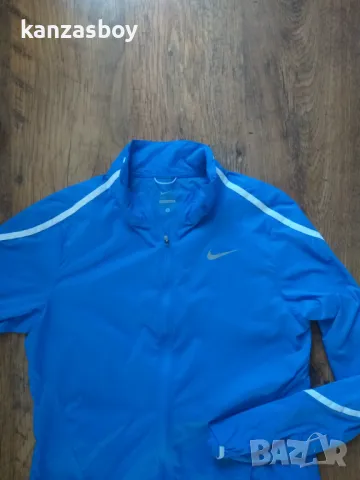 Nike Impossibly Light Jacket Womens - страхотна дамска ветровка КАТО НОВА С, снимка 7 - Спортни екипи - 47272767